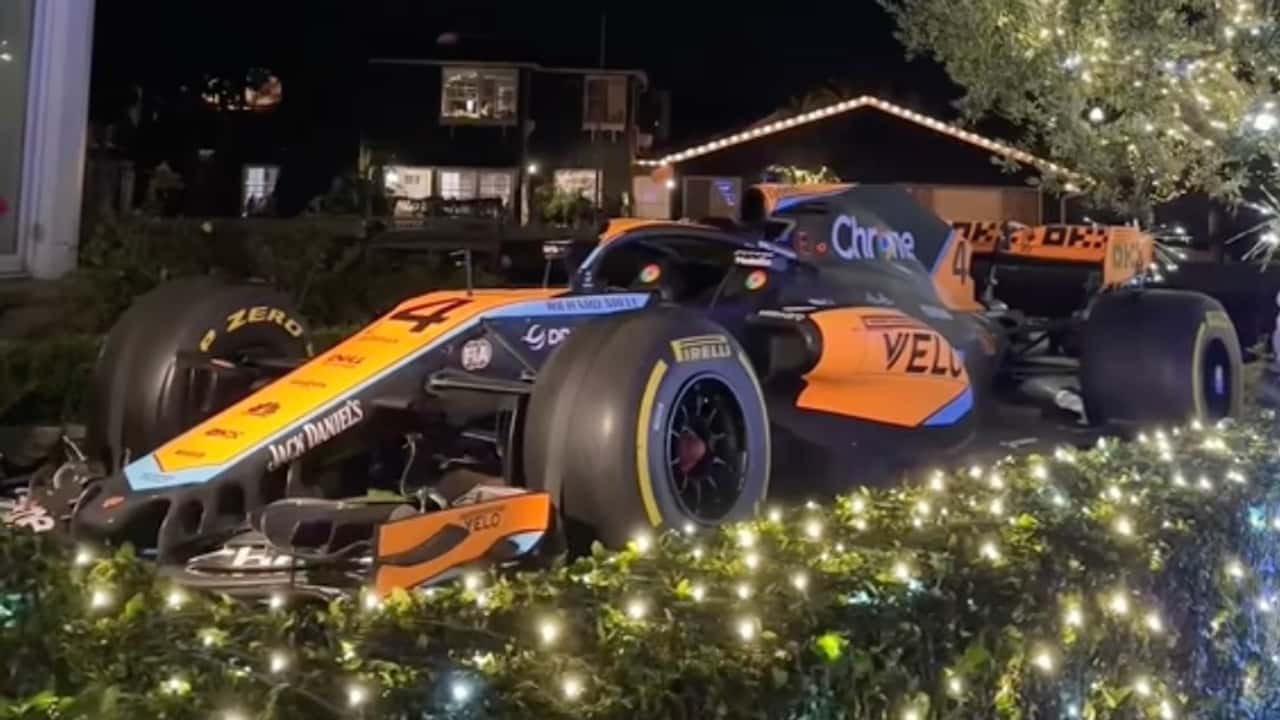 Этот настоящий гоночный автомобиль McLaren Formula 1 - самая безумная  новогодняя украшение в мире - новости Cars.ru