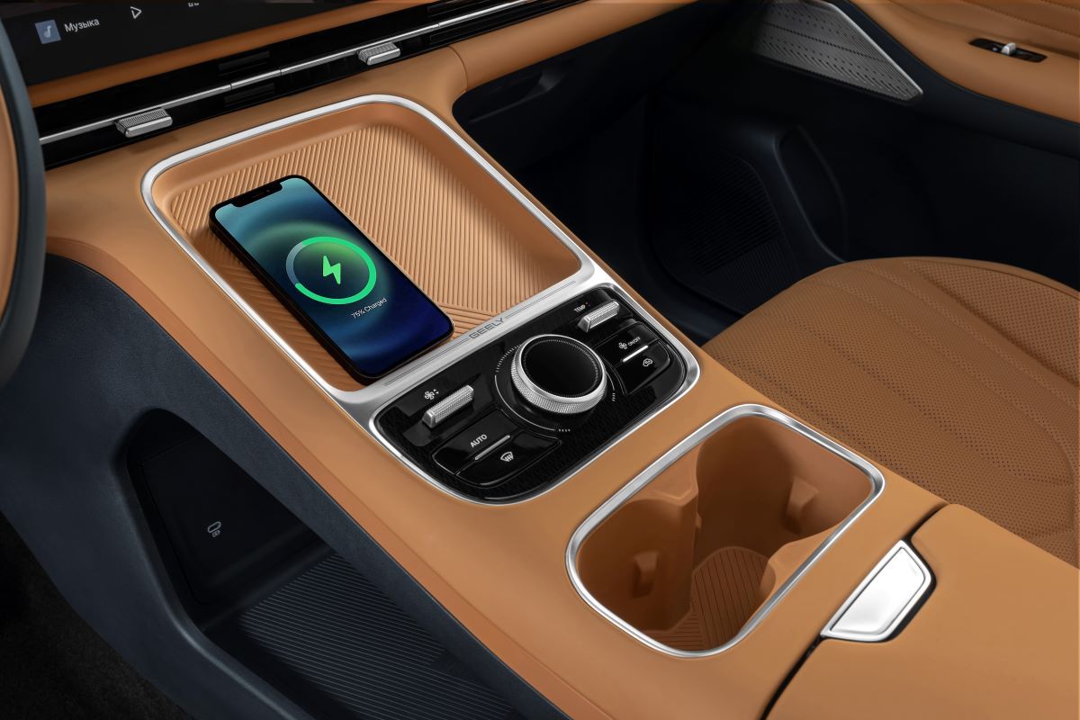 Geely_EX5 EM-i_Interior_Brown_03.jpg