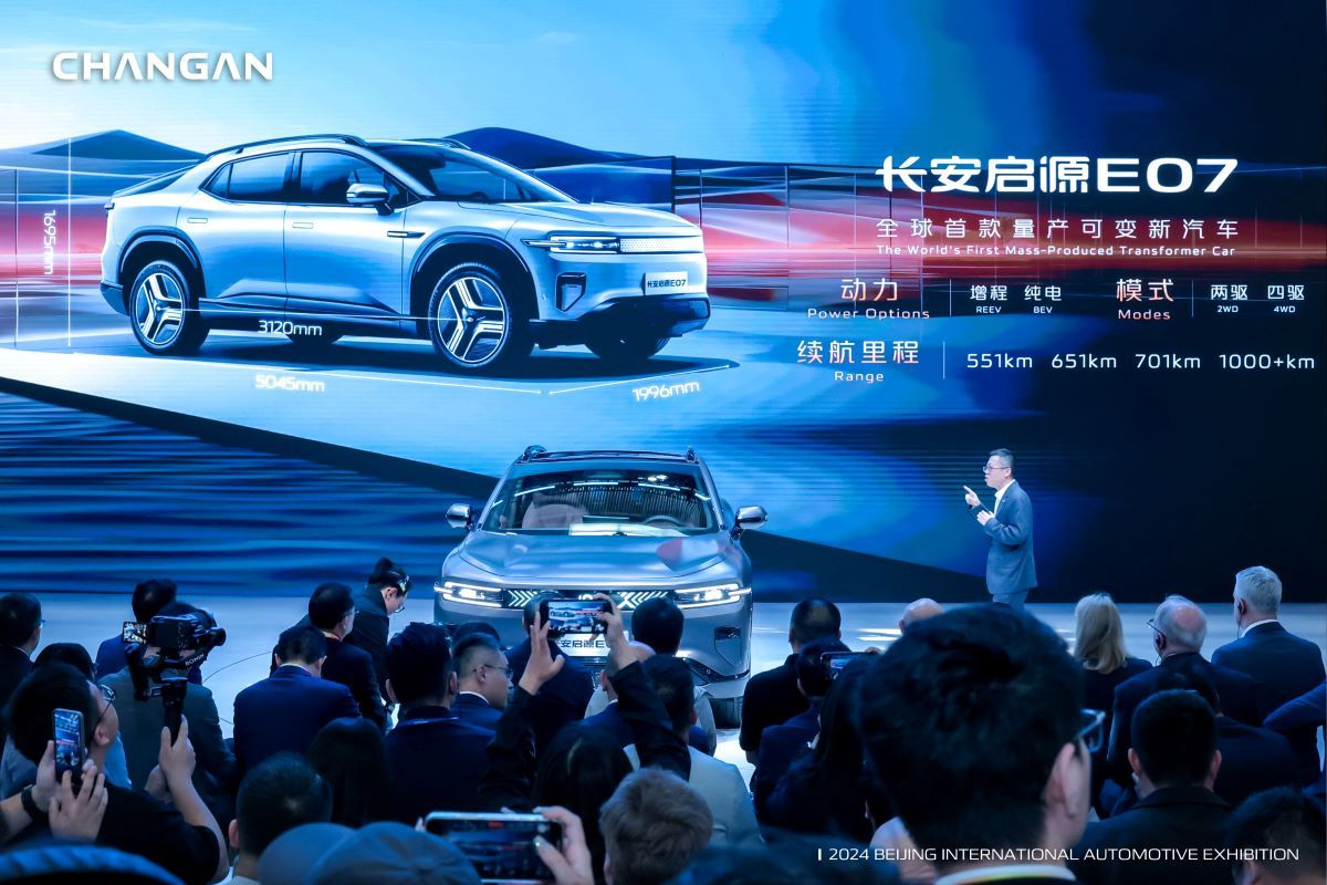 Changan представил первый в мире серийный автомобиль-трансформер Nevo E07