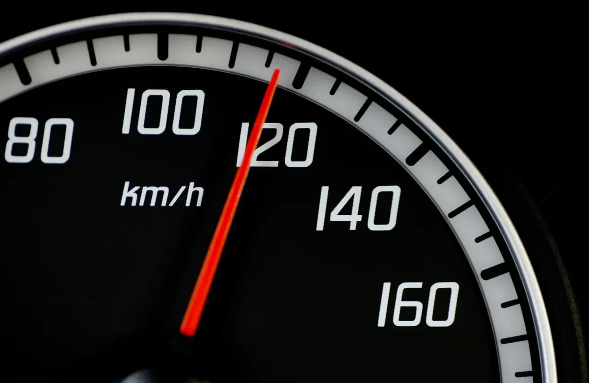 12.9 ч.4: Превышение установленной скорости движения транспортного средства на величину более 60, но не более 80 километров в час
